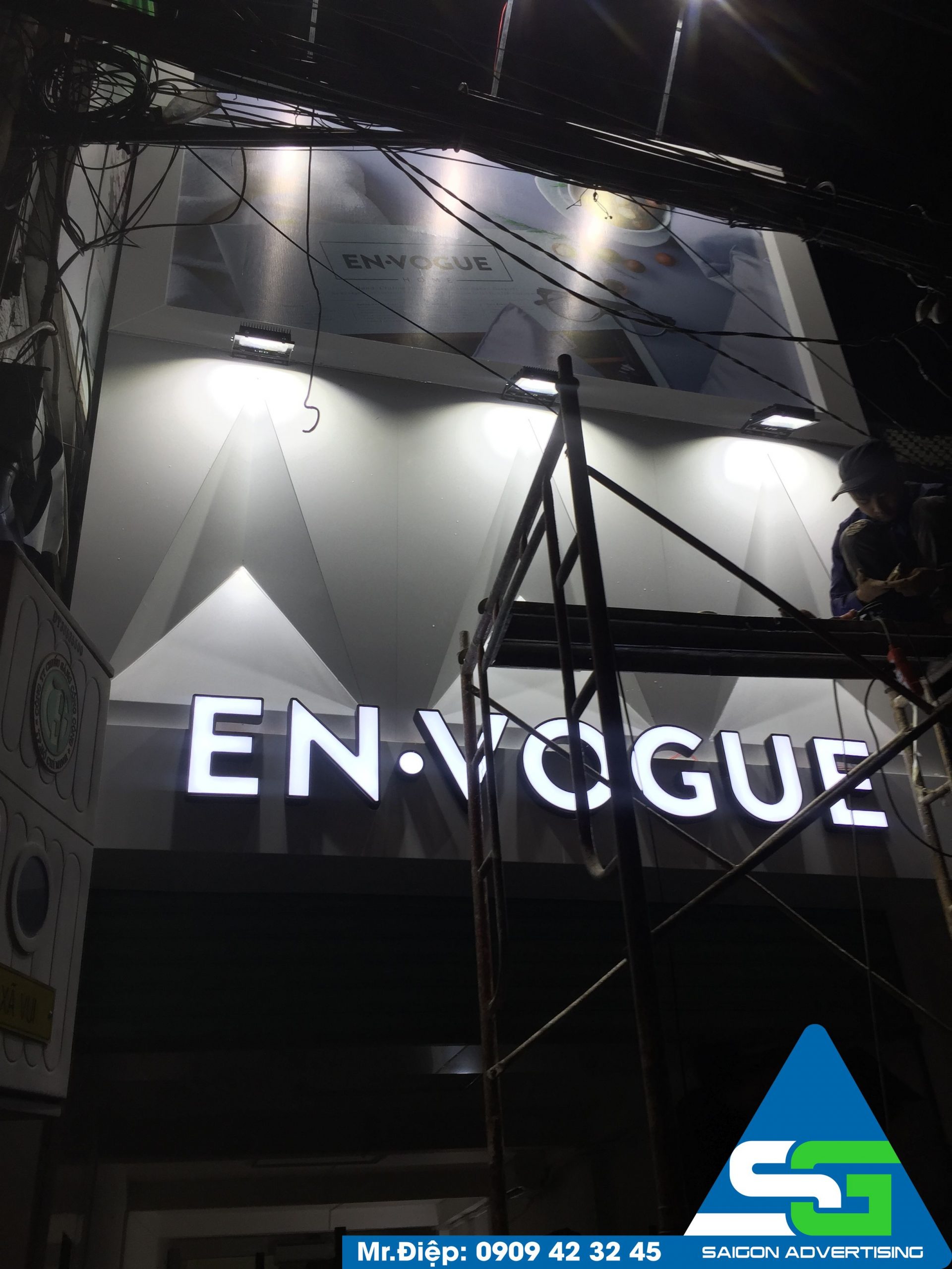 Mẫu bảng hiệu shop Envogue