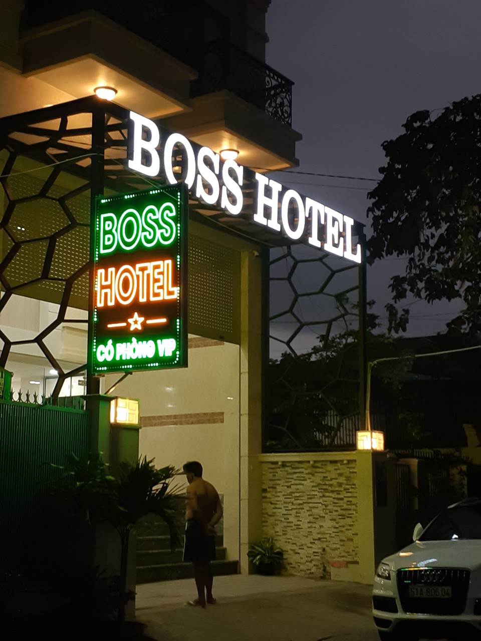 làm bảng hiệu boss hotel tại quận 7